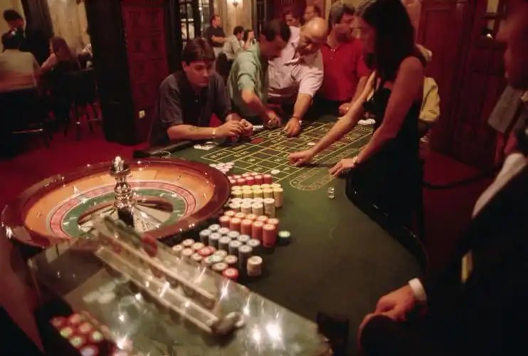 rajabet77 Sakong live dealer table with chat feature